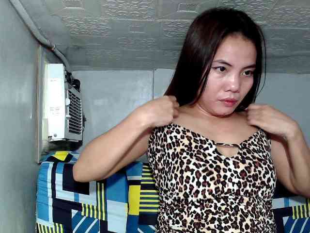 SweetKittyx22 webcam