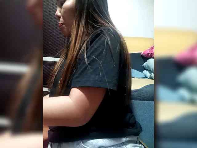 SweetKittyx22 webcam