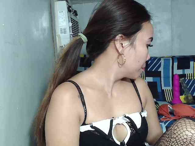 SweetKittyx22 webcam