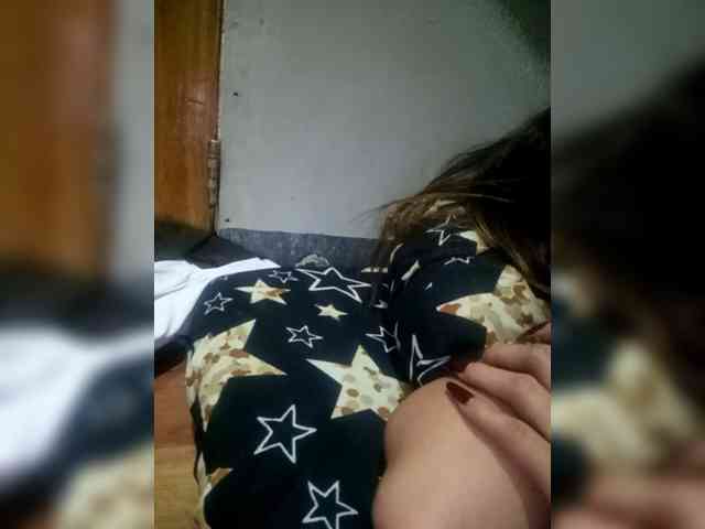 SweetKittyx22 webcam