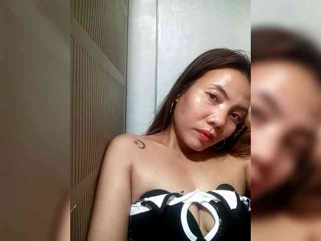 SweetKittyx22 webcam