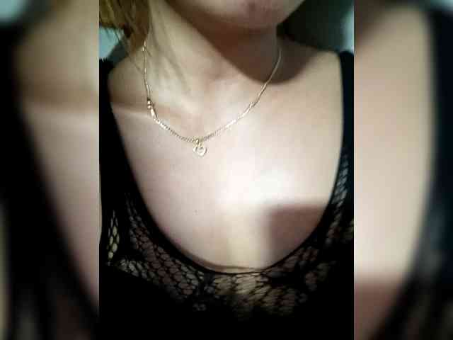 SweetKittyx22 webcam