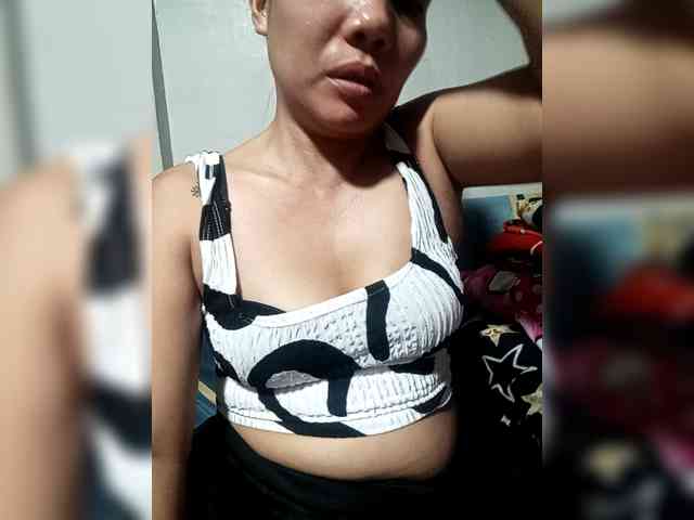 SweetKittyx22 webcam