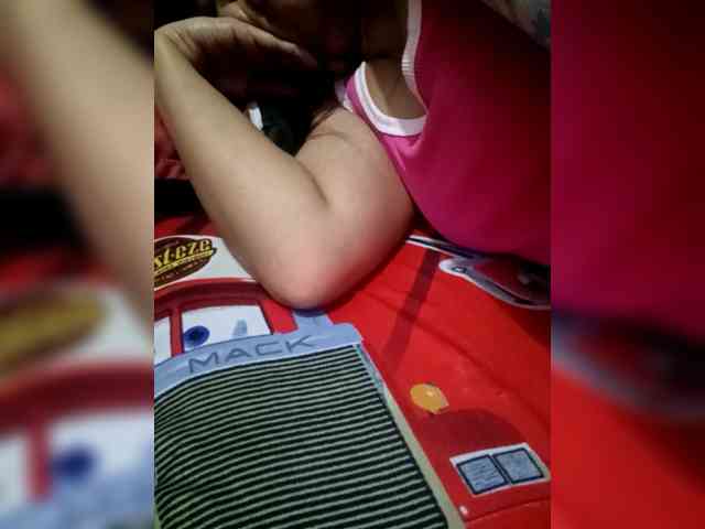 SweetKittyx22 webcam