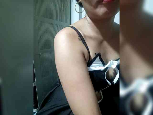 SweetKittyx22 webcam