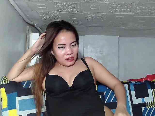 SweetKittyx22 webcam