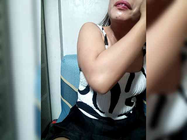 SweetKittyx22 webcam