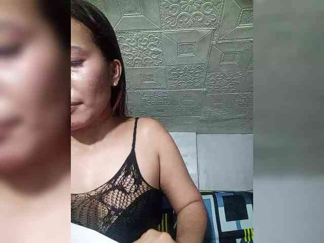 SweetKittyx22 webcam