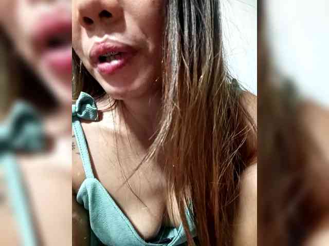 SweetKittyx22 webcam