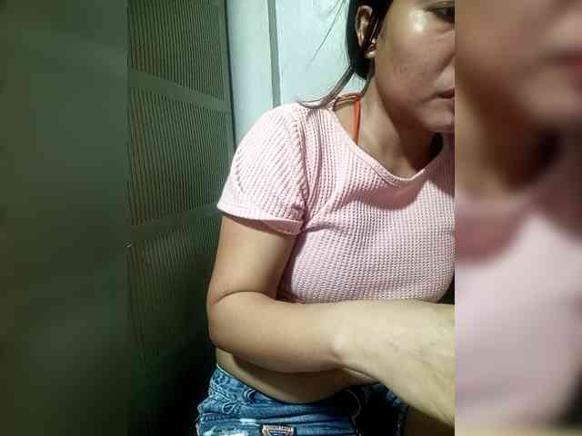 SweetKittyx22 webcam