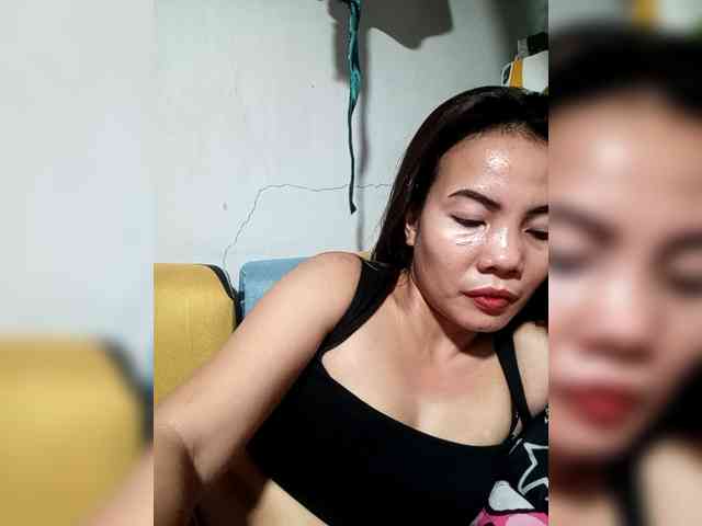 SweetKittyx22 webcam