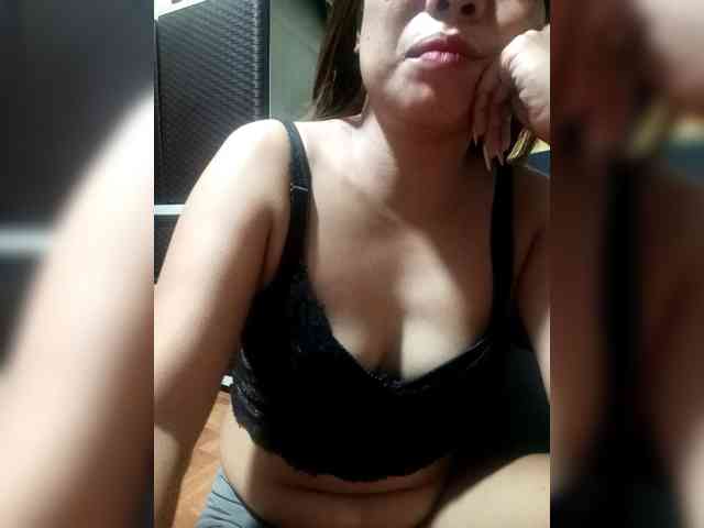 SweetKittyx22 webcam