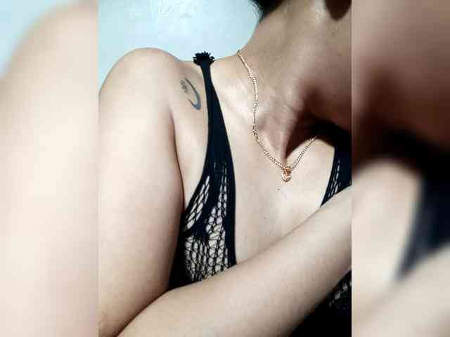 SweetKittyx22 webcam