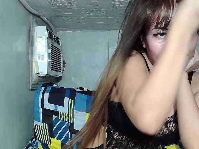 SweetKittyx22 webcam