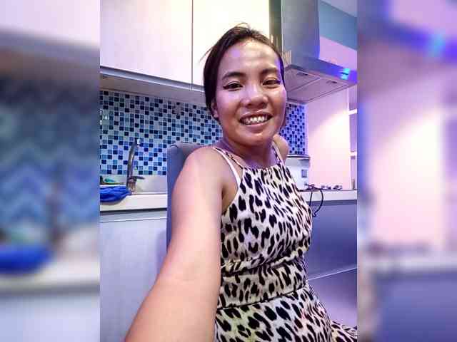 SweetKittyx22 webcam