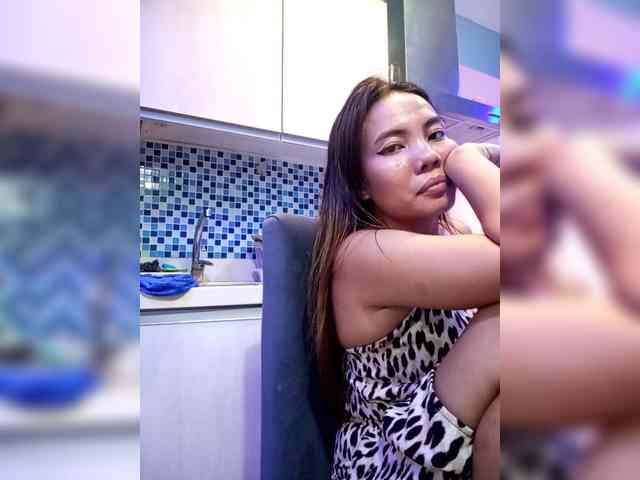 SweetKittyx22 webcam