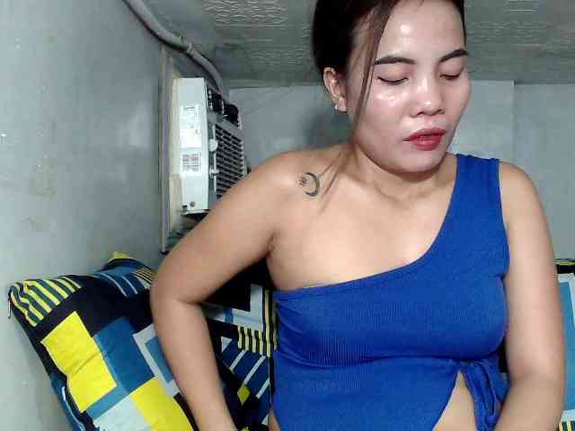 SweetKittyx22 webcam