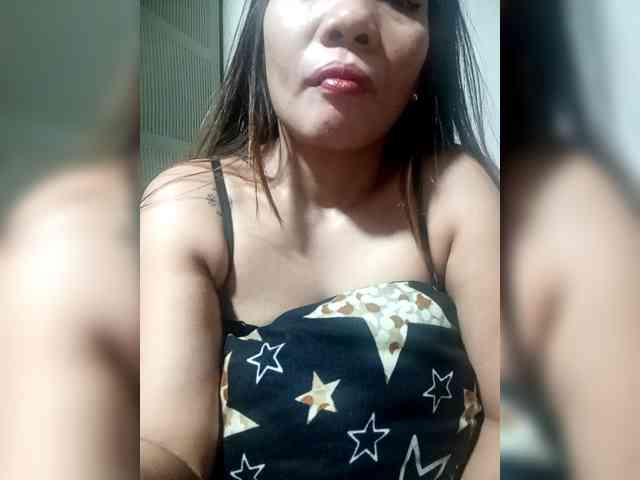 SweetKittyx22 webcam