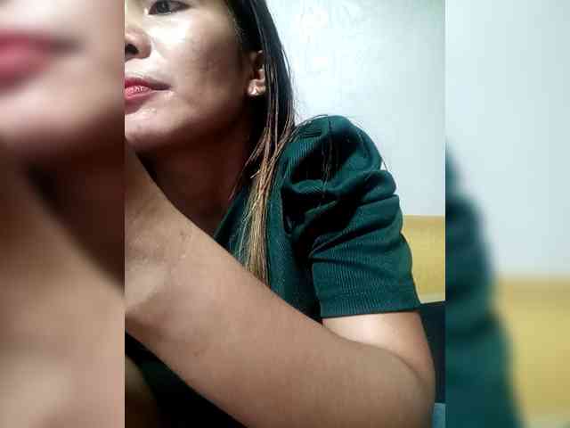 SweetKittyx22 webcam