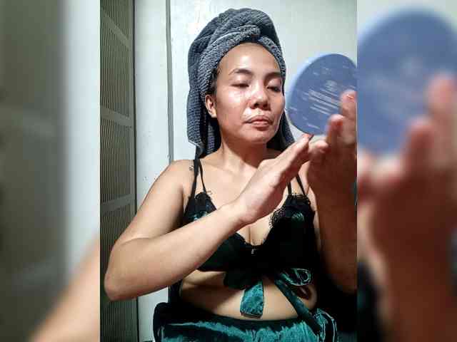 SweetKittyx22 webcam