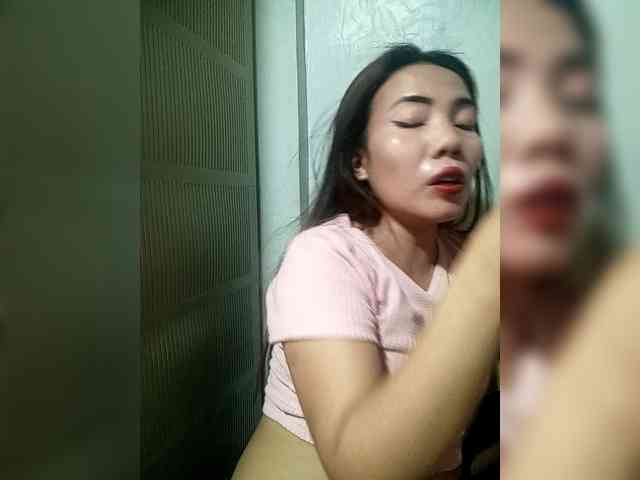 SweetKittyx22 webcam