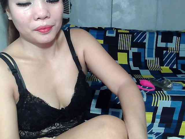 SweetKittyx22 webcam