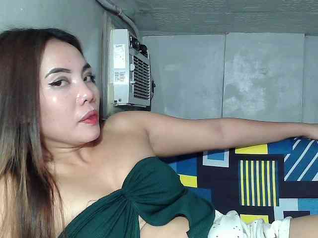 SweetKittyx22 webcam