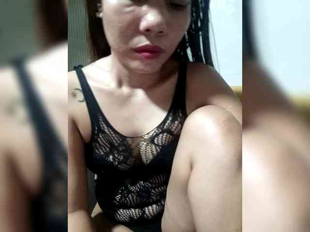 SweetKittyx22 webcam