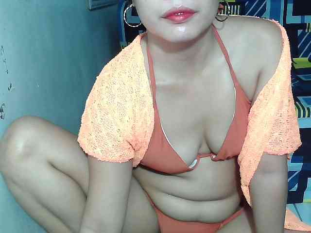 SweetKittyx22 webcam