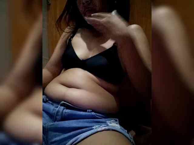 SweetKittyx22 webcam