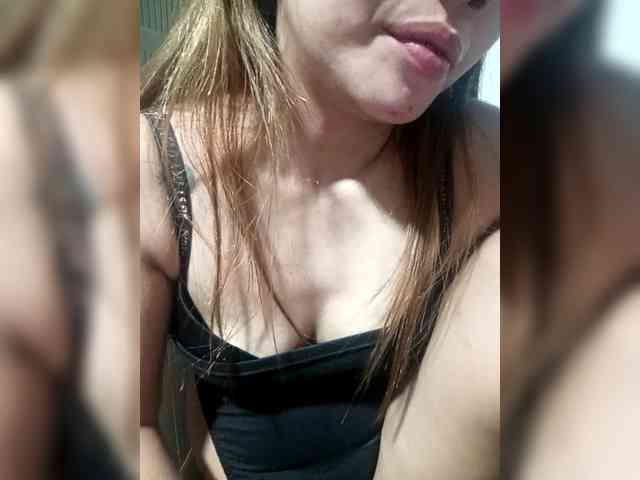 SweetKittyx22 webcam