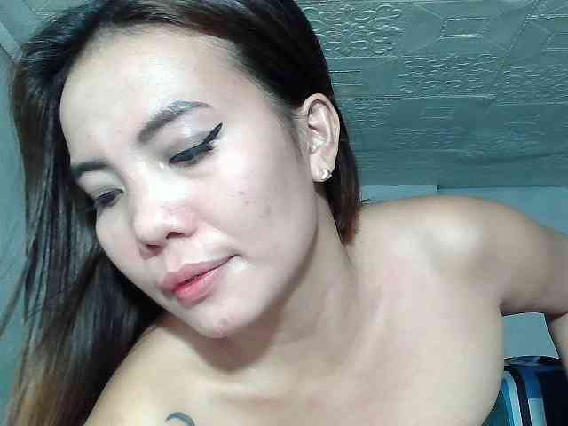 SweetKittyx22 webcam