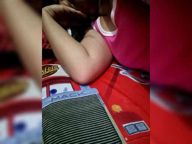 SweetKittyx22 webcam