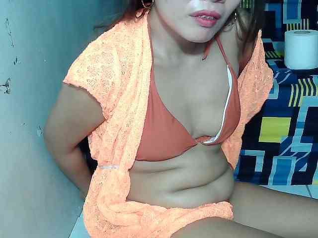 SweetKittyx22 webcam