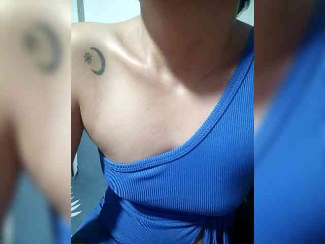 SweetKittyx22 webcam