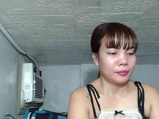 SweetKittyx22 webcam