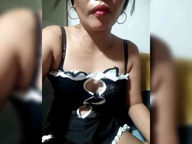 SweetKittyx22 webcam