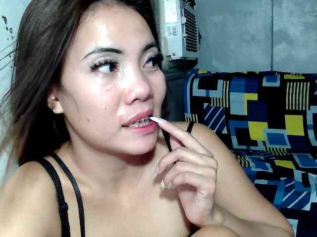 SweetKittyx22 webcam