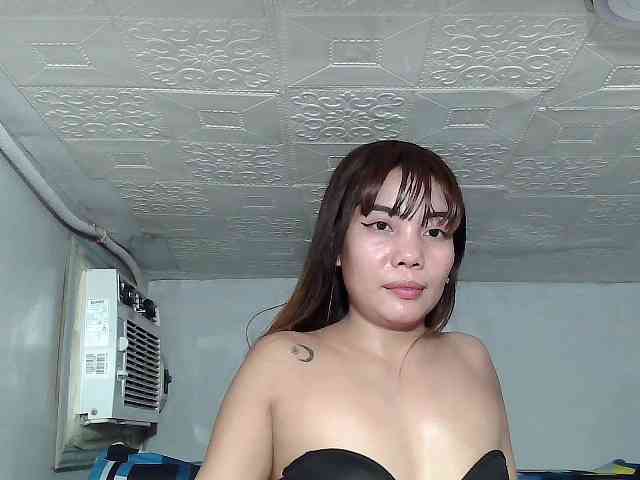 SweetKittyx22 webcam