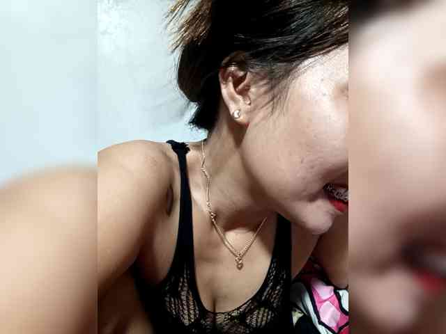 SweetKittyx22 webcam