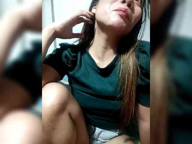 SweetKittyx22 webcam