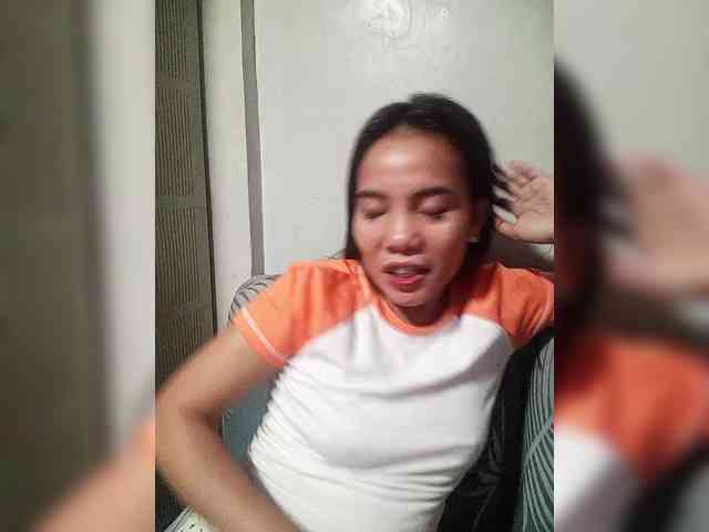 SweetKittyx22 webcam