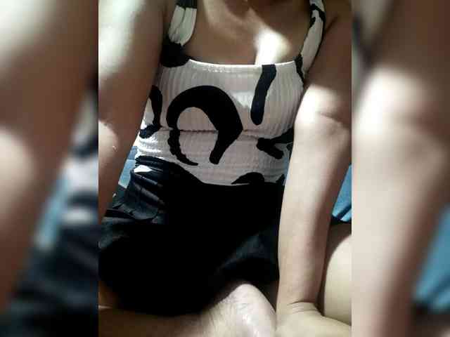 SweetKittyx22 webcam