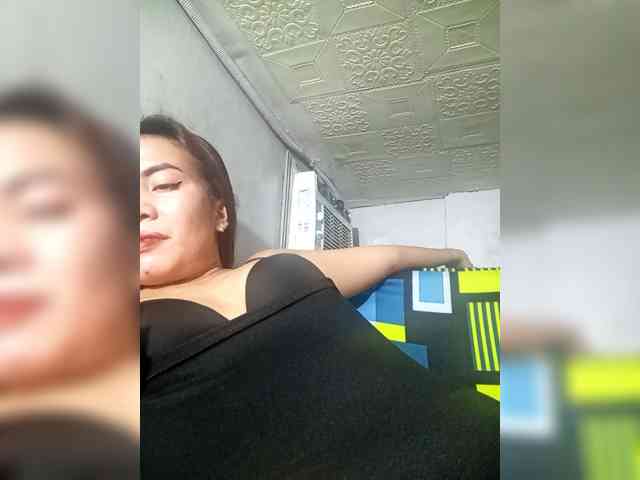 SweetKittyx22 webcam