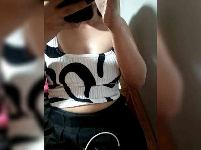 SweetKittyx22 webcam