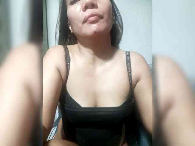 SweetKittyx22 webcam