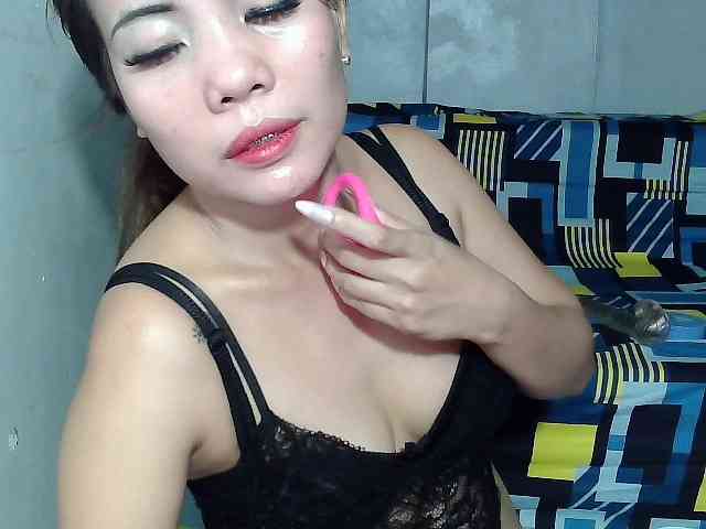 SweetKittyx22 webcam