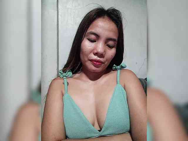 SweetKittyx22 webcam