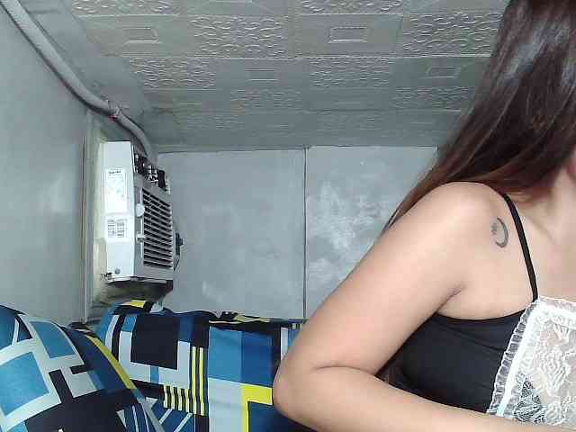 SweetKittyx22 webcam