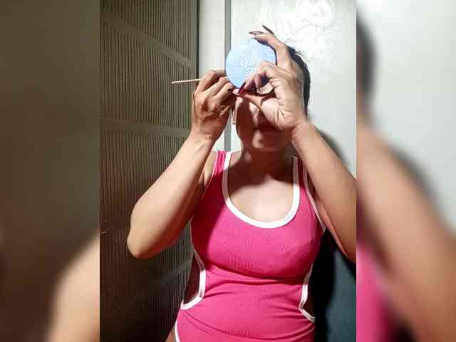 SweetKittyx22 webcam